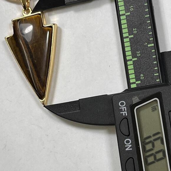 Handcrafted Tiger's Eye Arrowhead Pendant in Gold Setting Necklace Gemstones - Picture 2 of 3